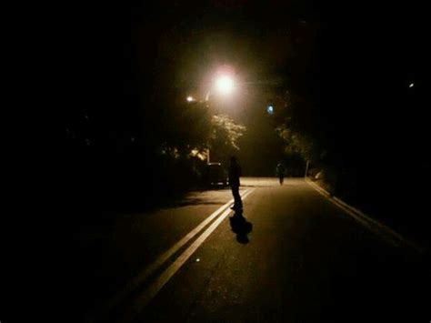 一个人走夜路时的鬼故事