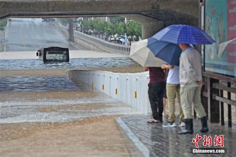 三个预警齐发 十省市区有暴雨