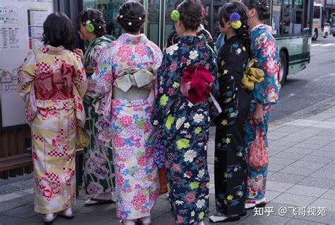 三名女孩穿日本和服被骂
