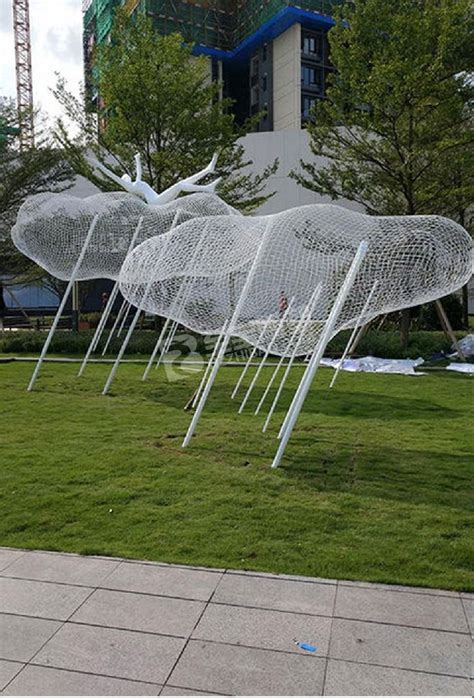 三门峡镂空玻璃钢彩绘雕塑