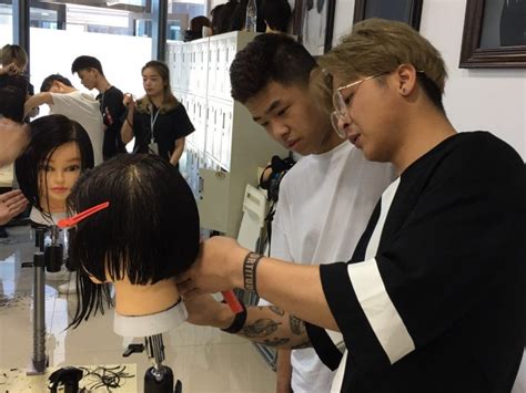 上海做发型师收入