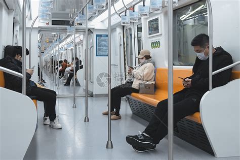 上海地铁戴口罩报站