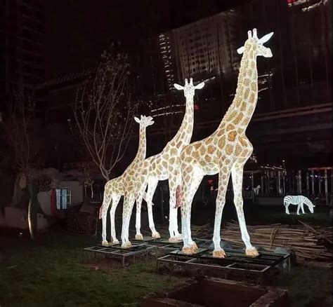 上海户外发光玻璃钢雕塑定制
