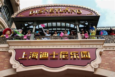 上海迪士尼乐园排队有座吗