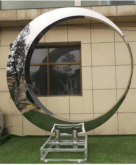 不锈钢圆环月亮雕塑