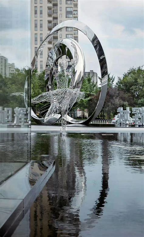 不锈钢大型雕塑效果图