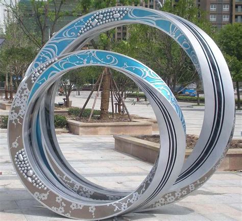不锈钢流水圆环雕塑