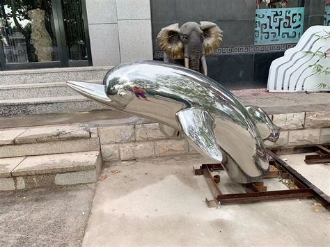 不锈钢海豚雕塑制作