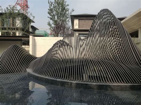 不锈钢镂空假山雕塑艺术造型