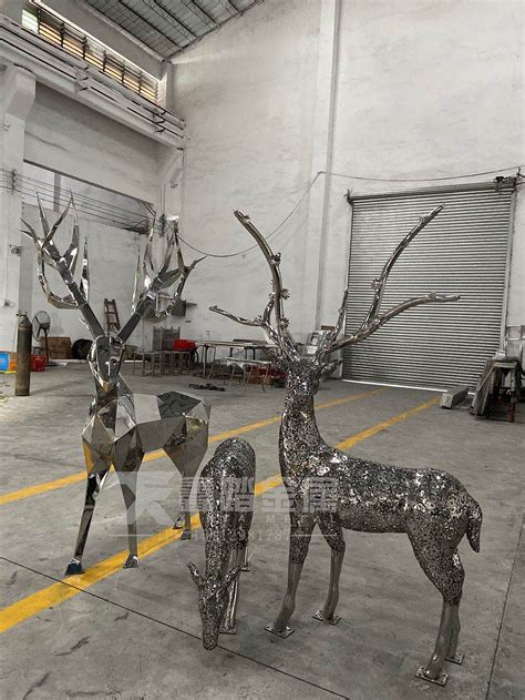 不锈钢镂空镜面抽象动物雕塑