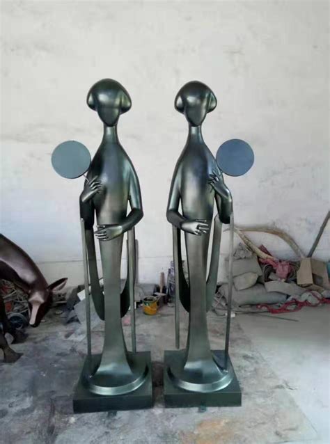专业玻璃钢抽象人物雕塑报价