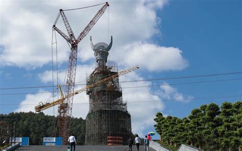 世界上最大不锈钢雕塑