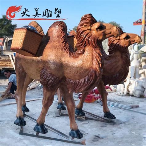东莞玻璃钢彩绘骆驼雕塑