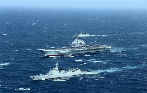 中国军舰在台海视频