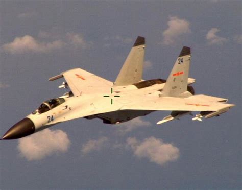 中国战机拦截美军侦察机