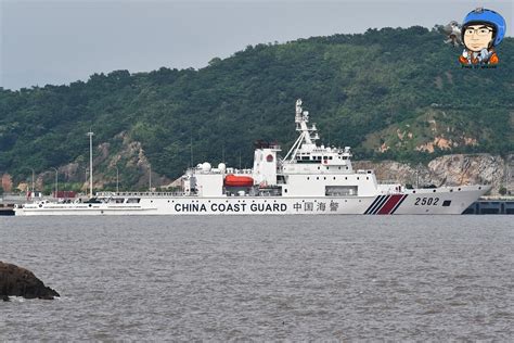 中国海警舰船编队巡航钓鱼岛领海