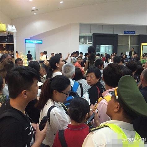 中国游客在越南过海关时没给小费