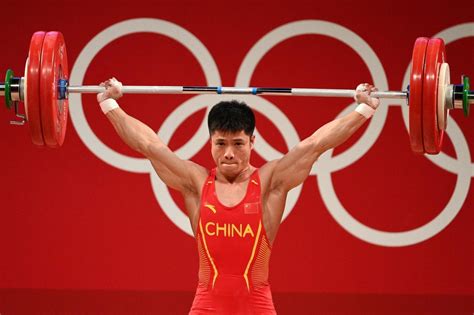 中国男子举重运动员