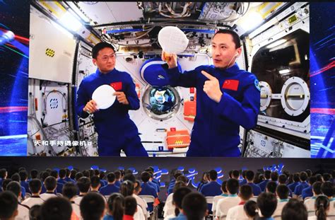 中国第四次太空授课外网评论