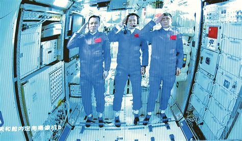 中国航天员首次进入自己空间站