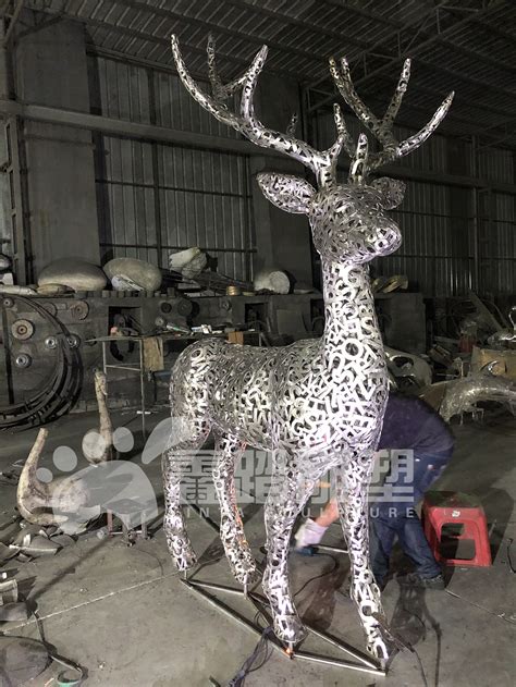 临汾不锈钢镂空鹿雕塑