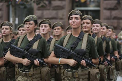 乌克兰女兵和普京