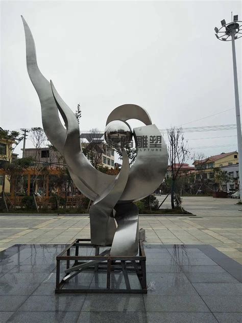 乐山现代简约雕塑