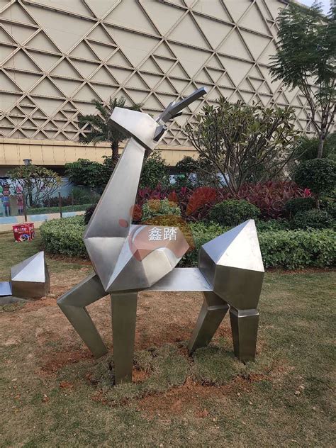 云南公园抽象玻璃钢雕塑厂家