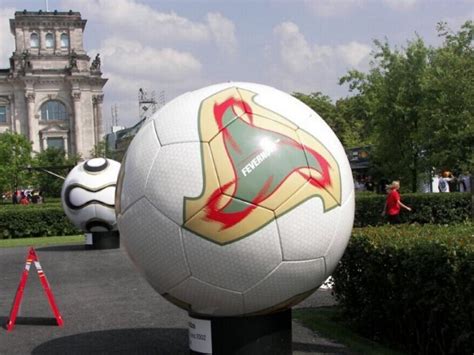 仿真足球世界杯雕塑