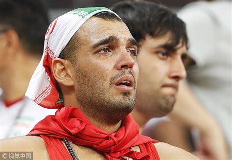 伊朗队员出局球迷痛哭