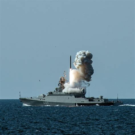俄军黑海舰队总部被导弹打中
