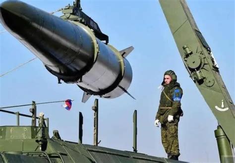 俄巡航导弹打击乌武器库