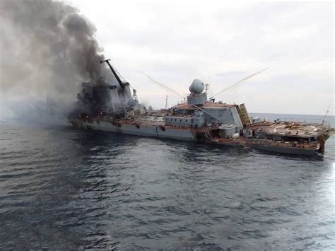 俄罗斯一军舰被烧
