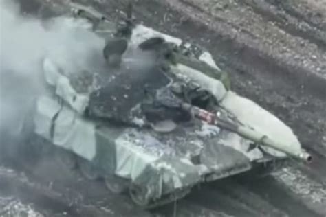 俄罗斯坦克厂被炸毁视频
