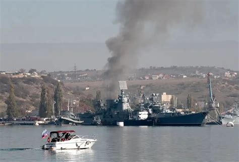 俄罗斯舰船港口着火