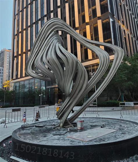 信阳广场玻璃钢雕塑公司