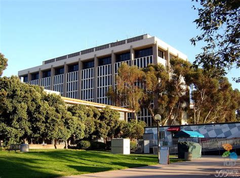 加州尔湾最好的大学排名