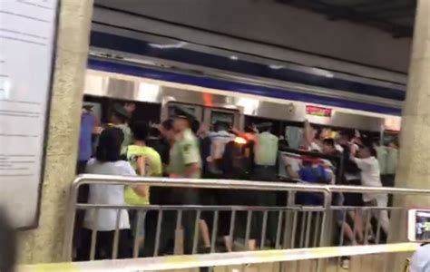 北京地铁一乘客去世
