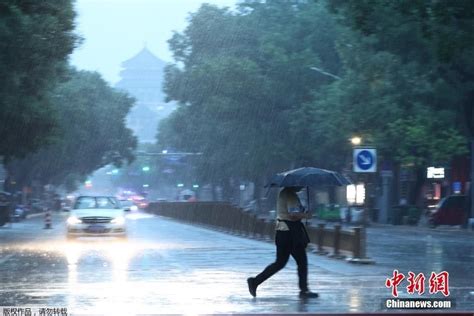 北京大雨预警错峰出行