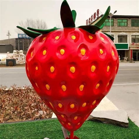 北京玻璃钢草莓雕塑定制