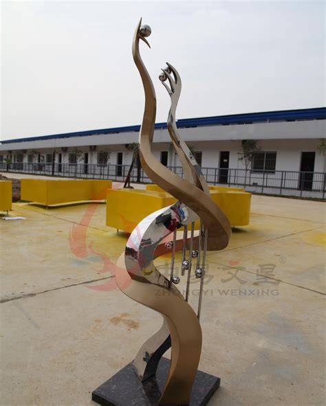 北京玻璃钢雕塑施工方案