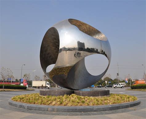南京专业玻璃钢雕塑信息推荐