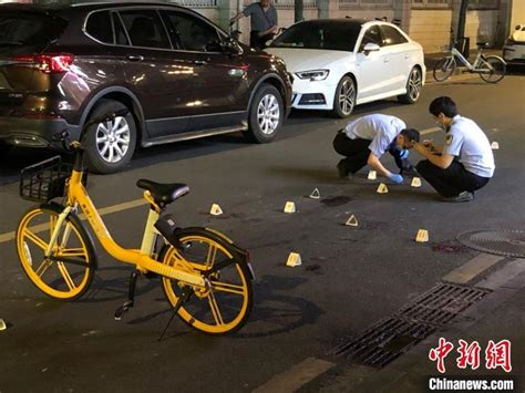 南京新街口极端恶劣伤人事件视频