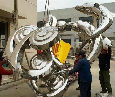 南京镜面玻璃钢雕塑服务介绍