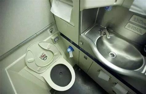 南航737飞机如何上厕所