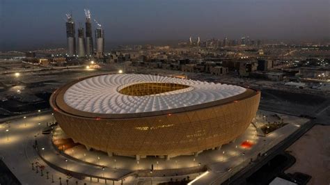 卡塔尔为什么建那么多球场