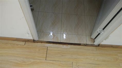 卫生间地面瓷砖缝渗水