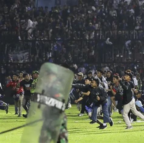 印尼严重球迷的冲突致129死180伤
