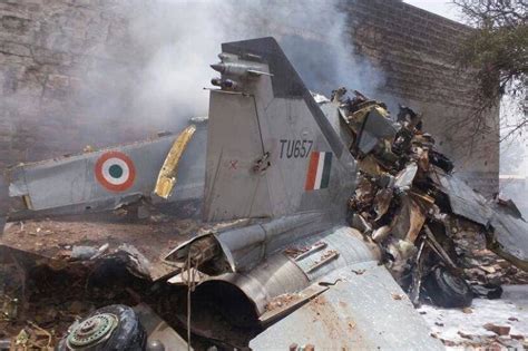 印度一货机坠毁