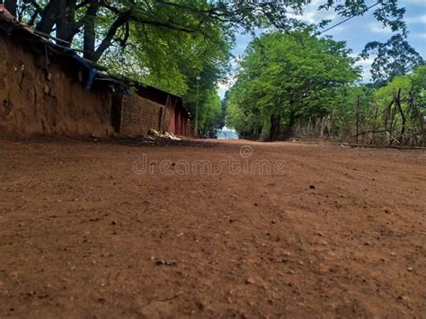 印度村道修路